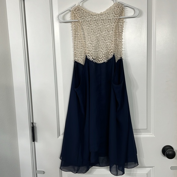 Flowy crochet detail tank - Picture 8 of 8